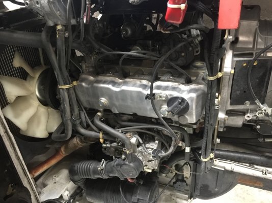 ขายรถสวยมาก รถยกนิสสันรุ่นล่าสุด 2.5 ตัน เสา 3 เมตร เครื่องยนต์เบนซิน+แก๊ส เกียร์ออโต้ ยางตันใหม่(ไม่ใช่ยางหล่อ)