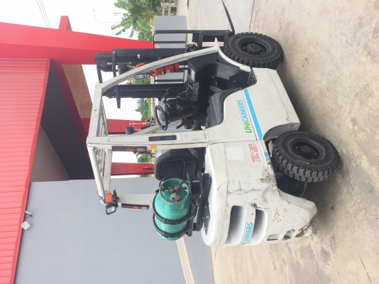 ขายรถสวยมาก รถยกนิสสันรุ่นล่าสุด 2.5 ตัน เสา 3 เมตร เครื่องยนต์เบนซิน+แก๊ส เกียร์ออโต้ ยางตันใหม่(ไม่ใช่ยางหล่อ)