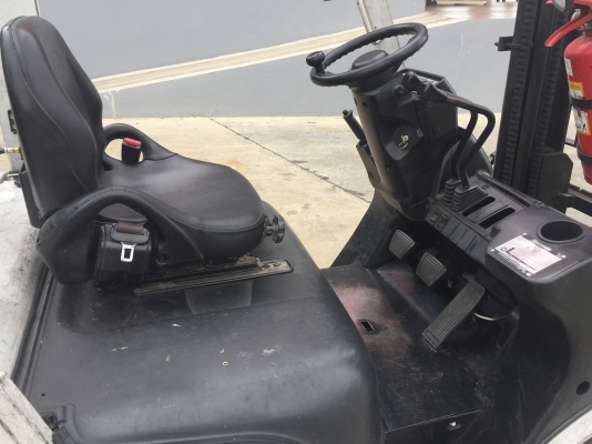 ขายรถสวยมาก รถยกนิสสันรุ่นล่าสุด 2.5 ตัน เสา 3 เมตร เครื่องยนต์เบนซิน+แก๊ส เกียร์ออโต้ ยางตันใหม่(ไม่ใช่ยางหล่อ)