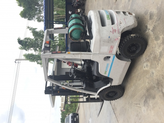 ขายรถสวยมาก รถยกนิสสันรุ่นล่าสุด 2.5 ตัน เสา 3 เมตร เครื่องยนต์เบนซิน+แก๊ส เกียร์ออโต้ ยางตันใหม่(ไม่ใช่ยางหล่อ)