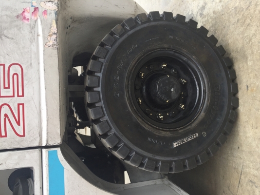 ขายรถสวยมาก รถยกนิสสันรุ่นล่าสุด 2.5 ตัน เสา 3 เมตร เครื่องยนต์เบนซิน+แก๊ส เกียร์ออโต้ ยางตันใหม่(ไม่ใช่ยางหล่อ)