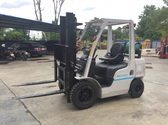 ขายรถสวยมาก รถยกนิสสันรุ่นล่าสุด 2.5 ตัน เสา 3 เมตร เครื่องยนต์เบนซิน+แก๊ส เกียร์ออโต้ ยางตันใหม่(ไม่ใช่ยางหล่อ)