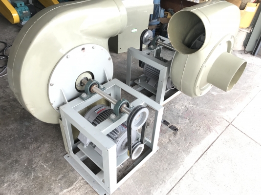 ขายโบลเวอร์ดูดฝุ่น-ดูดอากาศ โครงสร้างไฟเบอร์กลาส ทนสารเคมี ขนาด 5HP. 380V สภาพสวยใหม่มาก แทบไม่เคยใช้งาน หมุนนิ่ม ให้ลมแรงพร้อมใช้งาน มี 2ตัว ราคาตัวละ 11,000 บาท