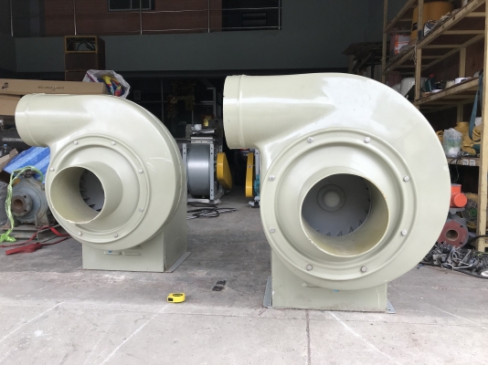 ขายโบลเวอร์ดูดฝุ่น-ดูดอากาศ โครงสร้างไฟเบอร์กลาส ทนสารเคมี ขนาด 5HP. 380V สภาพสวยใหม่มาก แทบไม่เคยใช้งาน หมุนนิ่ม ให้ลมแรงพร้อมใช้งาน มี 2ตัว ราคาตัวละ 11,000 บาท