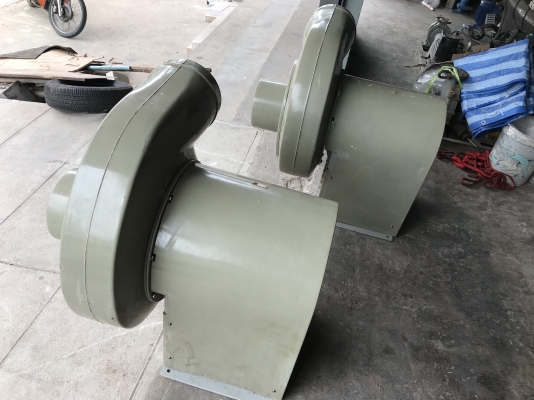 ขายโบลเวอร์ดูดฝุ่น-ดูดอากาศ โครงสร้างไฟเบอร์กลาส ทนสารเคมี ขนาด 5HP. 380V สภาพสวยใหม่มาก แทบไม่เคยใช้งาน หมุนนิ่ม ให้ลมแรงพร้อมใช้งาน มี 2ตัว ราคาตัวละ 11,000 บาท