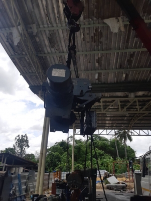 ขายรอก 1 ตัน hitachi ขึ้นลงซ้ายขวาราคา 20,000 บาทครับ