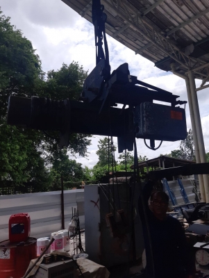 ขายรอก 1 ตัน hitachi ขึ้นลงซ้ายขวาราคา 20,000 บาทครับ