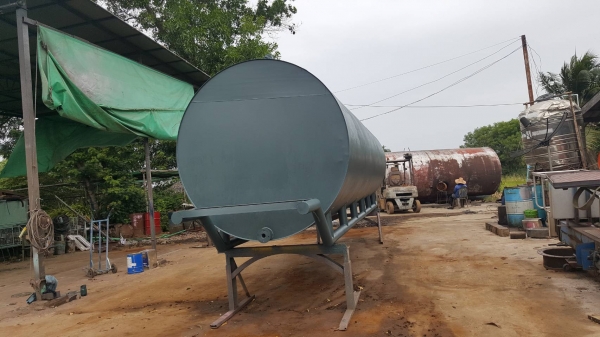 ถังน้ำมัน ขนาด 18000 ลิตรสภาพสวยๆเหล็กหนามาแล้วจร้า ถังน้ำมัน ขนาด 18000 ลิตรสภาพสวยๆเหล็กหนามาแล้วจร้า