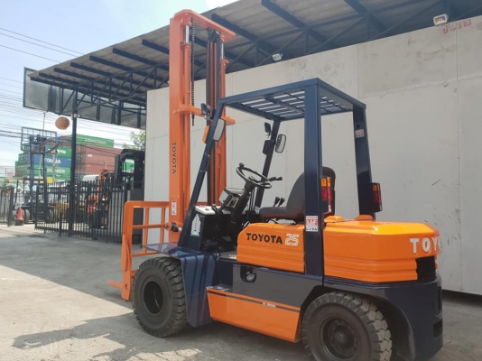 ขายรถโฟล์คลิฟท์ งาเท Toyota 5FD25 มือสอง นำเข้าจากญี่ปุ่น พร้อมใช้งาน