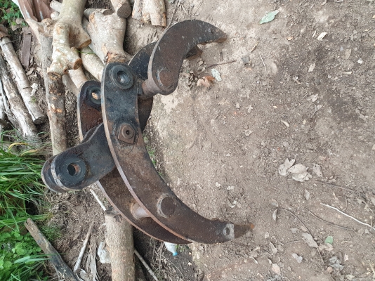 แมคโคร คีบไม้