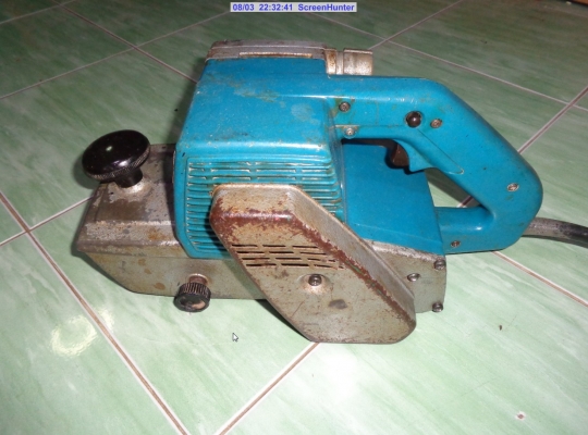 ขายเครื่องขัดกระดาษทรายสายพาน4" 9401 940W. MAKITA ขายเครื่องขัดกระดาษทรายสายพาน4" 9401 940W. MAKITA
