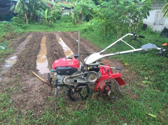 รถไถพรวนดิน