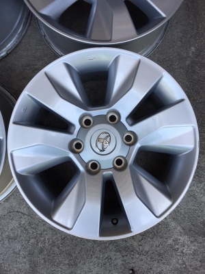 ล้อรีโว้ ขอบ17+น๊อตล้อ ถอดป้ายแดง สนใจโทร0879050181.ส่งได้ทั่วไทย