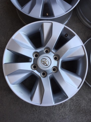 ล้อรีโว้ ขอบ17+น๊อตล้อ ถอดป้ายแดง สนใจโทร0879050181.ส่งได้ทั่วไทย