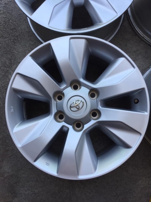 ล้อรีโว้ ขอบ17+น๊อตล้อ ถอดป้ายแดง สนใจโทร0879050181.ส่งได้ทั่วไทย