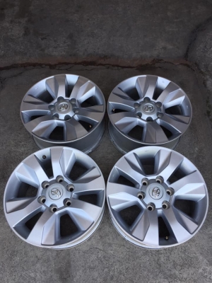 ล้อรีโว้ ขอบ17+น๊อตล้อ ถอดป้ายแดง สนใจโทร0879050181.ส่งได้ทั่วไทย