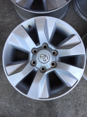 ล้อรีโว้ ขอบ17+น๊อตล้อ ถอดป้ายแดง สนใจโทร0879050181.ส่งได้ทั่วไทย