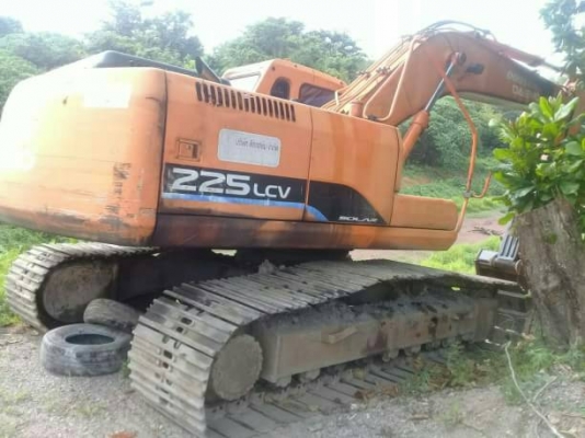 ขาย DOOSAN 225LC-V มีระบบไฟราคา 600,000