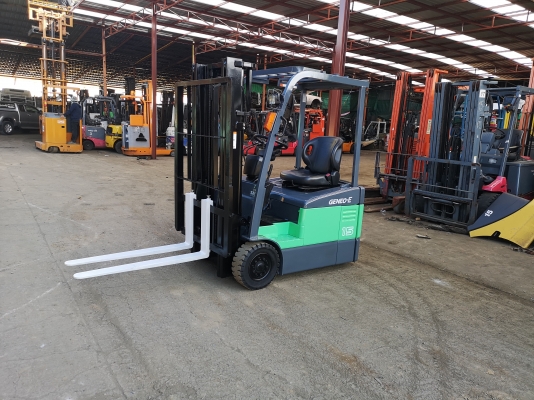 รถยกไฟฟ้าโตโยต้ารุ่น 7 นั่งขับ 3 ล้อ เสาสูง 3 เมตร รถนอกนำเข้ัา รถยกไฟฟ้าโตโยต้ารุ่น 7 นั่งขับ 3 ล้อ เสาสูง 3 เมตร รถนอกนำเข้ัา