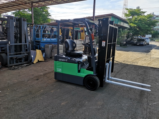 รถยกไฟฟ้าโตโยต้ารุ่น 7 นั่งขับ 3 ล้อ เสาสูง 3 เมตร รถนอกนำเข้ัา