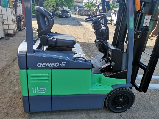 รถยกไฟฟ้าโตโยต้ารุ่น 7 นั่งขับ 3 ล้อ เสาสูง 3 เมตร รถนอกนำเข้ัา รถยกไฟฟ้าโตโยต้ารุ่น 7 นั่งขับ 3 ล้อ เสาสูง 3 เมตร รถนอกนำเข้ัา