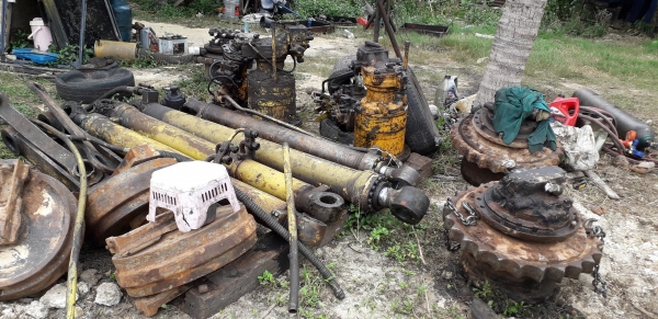 ขายครับอะไหล่ โกเบลโก้ SK200 มาร์คที มาร์คทู