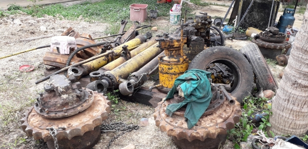 ขายครับอะไหล่ โกเบลโก้ SK200 มาร์คที มาร์คทู