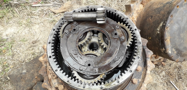 ขายครับอะไหล่ โกเบลโก้ SK200 มาร์คที มาร์คทู