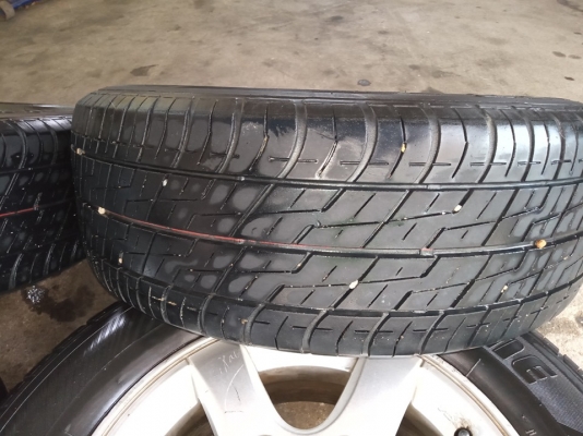 ล้อขอบ15ยางบริสโตน215/65/15 ปี16ดอกยางเหลือ