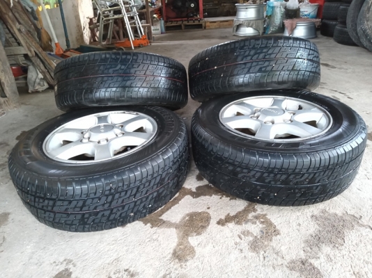 ล้อขอบ15ยางบริสโตน215/65/15 ปี16ดอกยางเหลือ