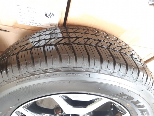 ล้อรีโว้ร๊อคโค่ ขอบ18 สีทูโทนดำหน้าเงา+บริสโตน265/60/18ปี19 ถอดป้ายแดงวิ่ง300โล ชุด28500บ.โทร0879050181