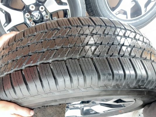 ล้อรีโว้ร๊อคโค่ ขอบ18 สีทูโทนดำหน้าเงา+บริสโตน265/60/18ปี19 ถอดป้ายแดงวิ่ง300โล ชุด28500บ.โทร0879050181