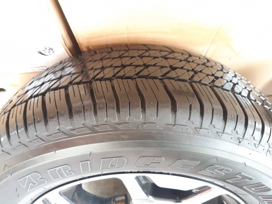 ล้อรีโว้ร๊อคโค่ ขอบ18 สีทูโทนดำหน้าเงา+บริสโตน265/60/18ปี19 ถอดป้ายแดงวิ่ง300โล ชุด28500บ.โทร0879050181