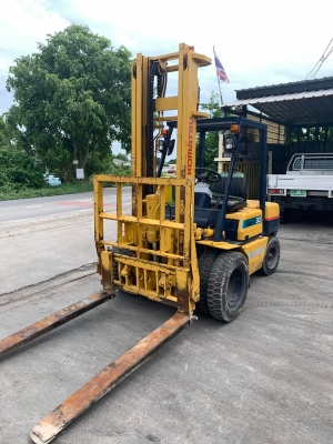 ขาย KOMATSU FD30-11 รถมือ 2 นำเข้าจากประเทศญี่ปุ่น ดีเซล เสา 4 เมตร งาฮิ้ง