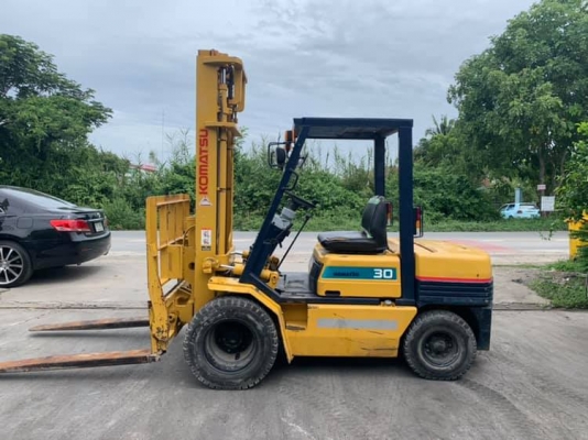 ขาย KOMATSU FD30-11 รถมือ 2 นำเข้าจากประเทศญี่ปุ่น ดีเซล เสา 4 เมตร งาฮิ้ง