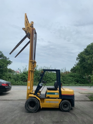 ขาย KOMATSU FD30-11 รถมือ 2 นำเข้าจากประเทศญี่ปุ่น ดีเซล เสา 4 เมตร งาฮิ้ง