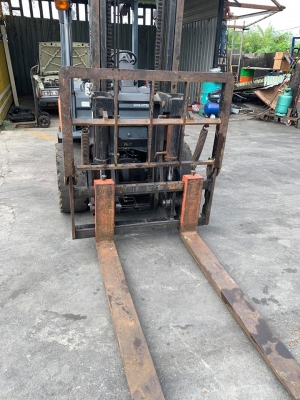 ขาย TOYOTA 8FDJ35 รถมือ 2 นำเข้าจากประเทศญี่ปุ่น เสา 5 เมตร งาฮิ้ง เกียร์ธรรมดา