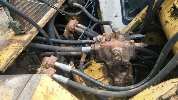 KOMATSU PC 200-5