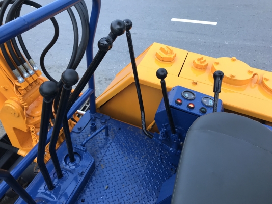 komatsu Pc20-3komatsu Pc20-3สภาพดีเก่าญี่ปุ่น มีใบอินวอยไม่เคยใช้ในไทย