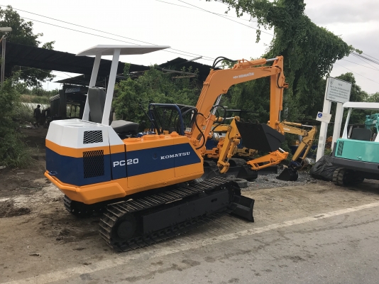 komatsu Pc20-3komatsu Pc20-3สภาพดีเก่าญี่ปุ่น มีใบอินวอยไม่เคยใช้ในไทย