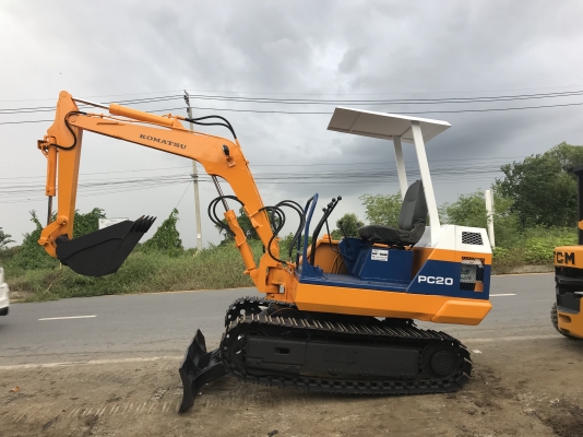 komatsu Pc20-3komatsu Pc20-3สภาพดีเก่าญี่ปุ่น มีใบอินวอยไม่เคยใช้ในไทย