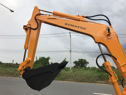 komatsu Pc20-3komatsu Pc20-3สภาพดีเก่าญี่ปุ่น มีใบอินวอยไม่เคยใช้ในไทย