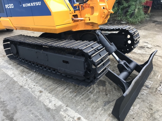 komatsu Pc20-3komatsu Pc20-3สภาพดีเก่าญี่ปุ่น มีใบอินวอยไม่เคยใช้ในไทย