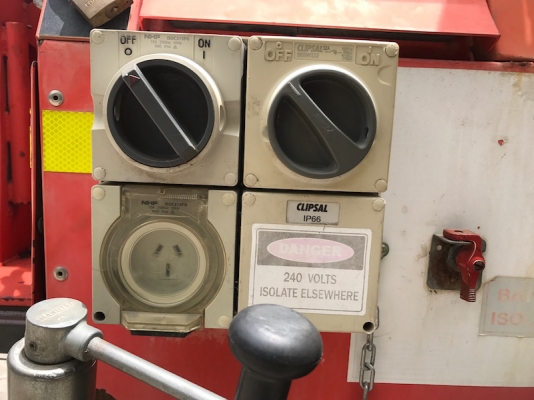 ลดกระหน่ำ!!ขายเครื่องปั่นไฟjapan 10kva (3เฟส380)-(2เฟส220) สวยเดิมจากญี่ปุ่นทำงานสมบูรณ์ทุกระบบ 125,000เท่านั้น