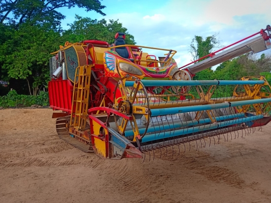 ขายครับ ปลดหนี้ ปี 56 รถบ้าน สวยๆสภาพดี เกี่ยวแค่นาปี เครื่อง jo8c turbo โครงสร้างสวยเดิม สีสันสวยเด