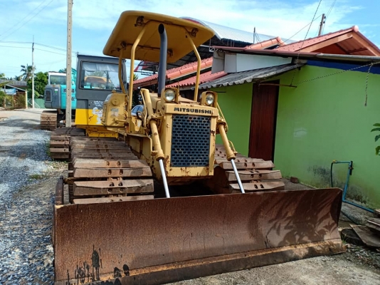 ขายจ้า..MISUBISHI. BD2F. เก่านอกแท้  เดิมๆๆ  เครื่องปั๊มแห้ง  แทรคใหญ่ พร้อมใช้ โทร 089-3818694 จ๊อย