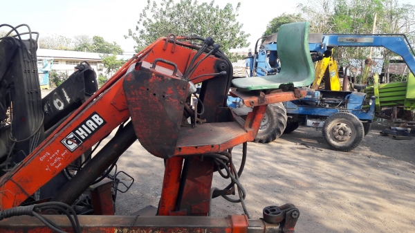 ขายเครน HIAB เฮียบพับ 4.75 ตัน+บุ้งกี้ นำเข้า 240000 บาท โทร084-5424150 line id : rapinzat