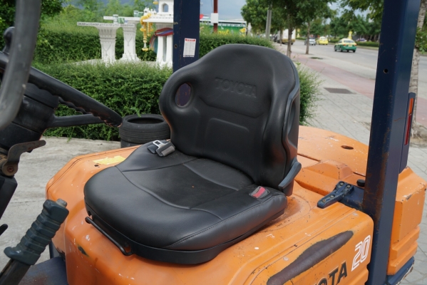 ขายถูกมาก งาฮิ๊ง Toyota 5FD20 ขนาดยก2ตัน เสาสูง3เมตร เครื่องยนตร์ดีเซล สวยแห้งเดิมจากประเทศญี่ปุ่น