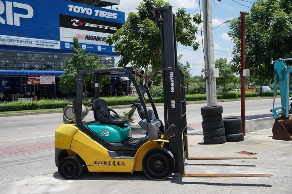 เสาสูง5เมตร!!! komatsu FG25T-16 ขนาดยก2.5ตัน เสาสูง5เมตร เครื่องยนตร์เบนซิล+แก๊สLPGจากโรงงานญี่ปุ่น
