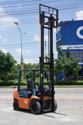 ขายถูกมาก Toyota 7FD25 ขนาดยก2.5ตัน เสาสูง4เมตร เครื่องยนตร์ดีเซล สวยแห้งเดิมจากญี่ปุ่น